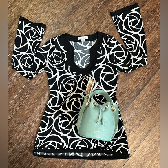 White House Black Market Tops - White House Black Market blouse. Size S. Purses are NOT INCLUDED.
